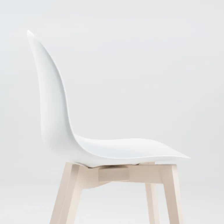 1665 Academy Connubia© Chaise scandinave en polypropylène et bois